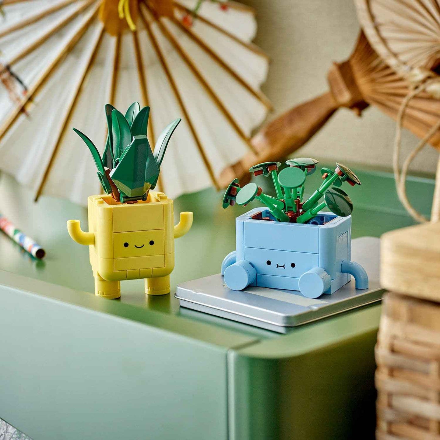 Lego Botanicals Plant Building Kit - Happy Plants Toy Building Kit Toys & Games > Toys > Construction Toys > Interlocking Blocks > LEGO > LEGO Flowers