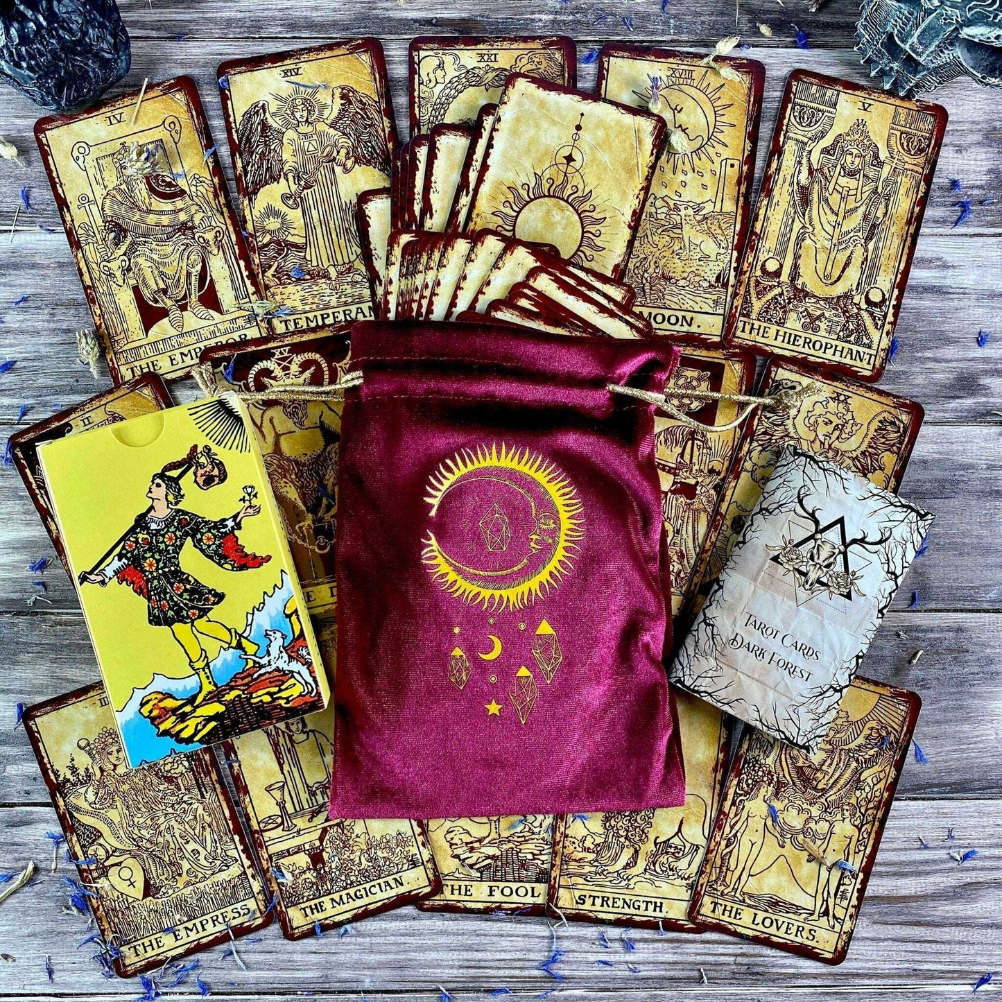 Velvet Tarot Bag Red and Gold - Luxurious Protection for Your Tarot Cards Adults