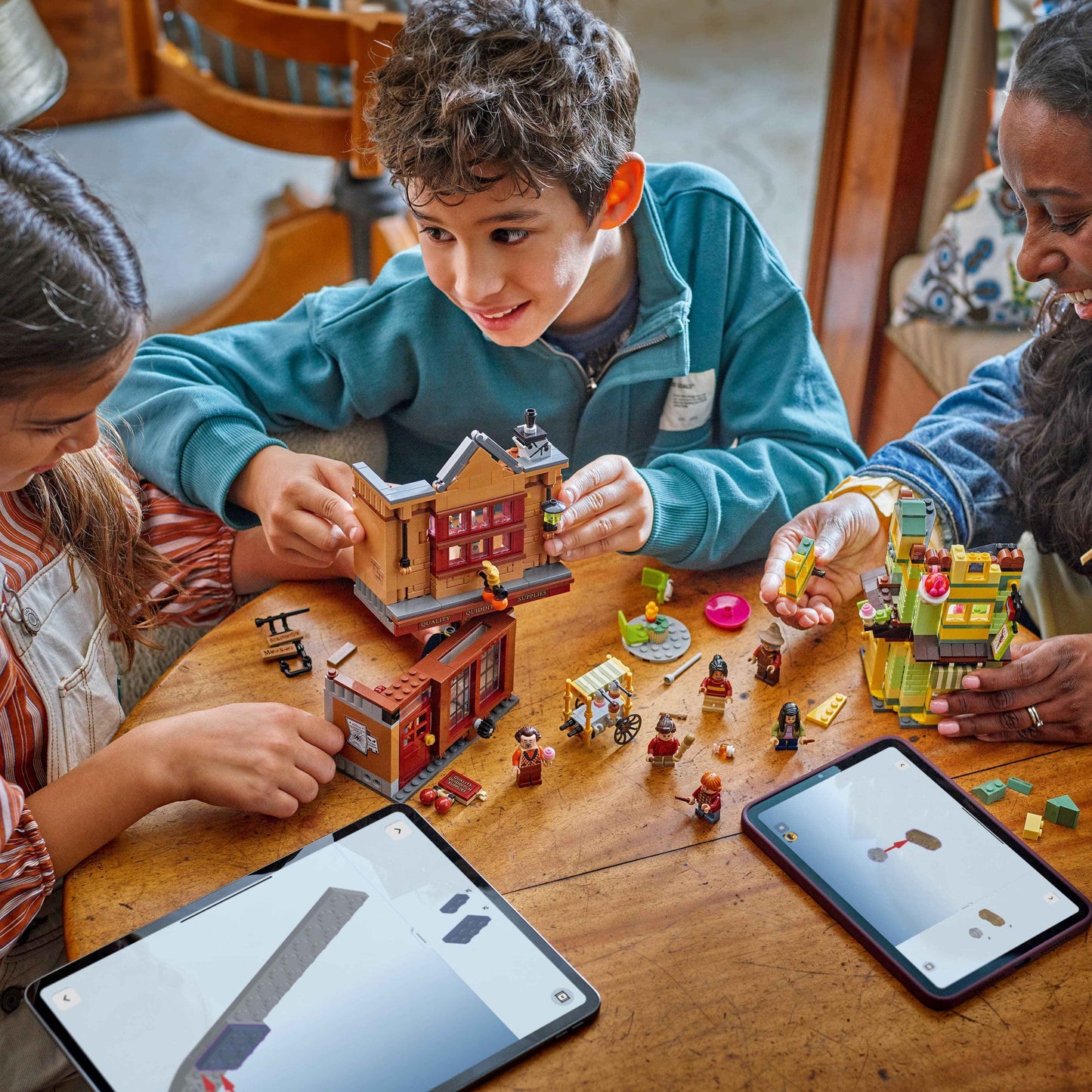 Lego Harry Potter Quidditch Set with Quality Supplies & Ice Cream Parlour Toys & Games > Toys > Construction Toys > Interlocking Blocks > LEGO > LEGO Harry Potter