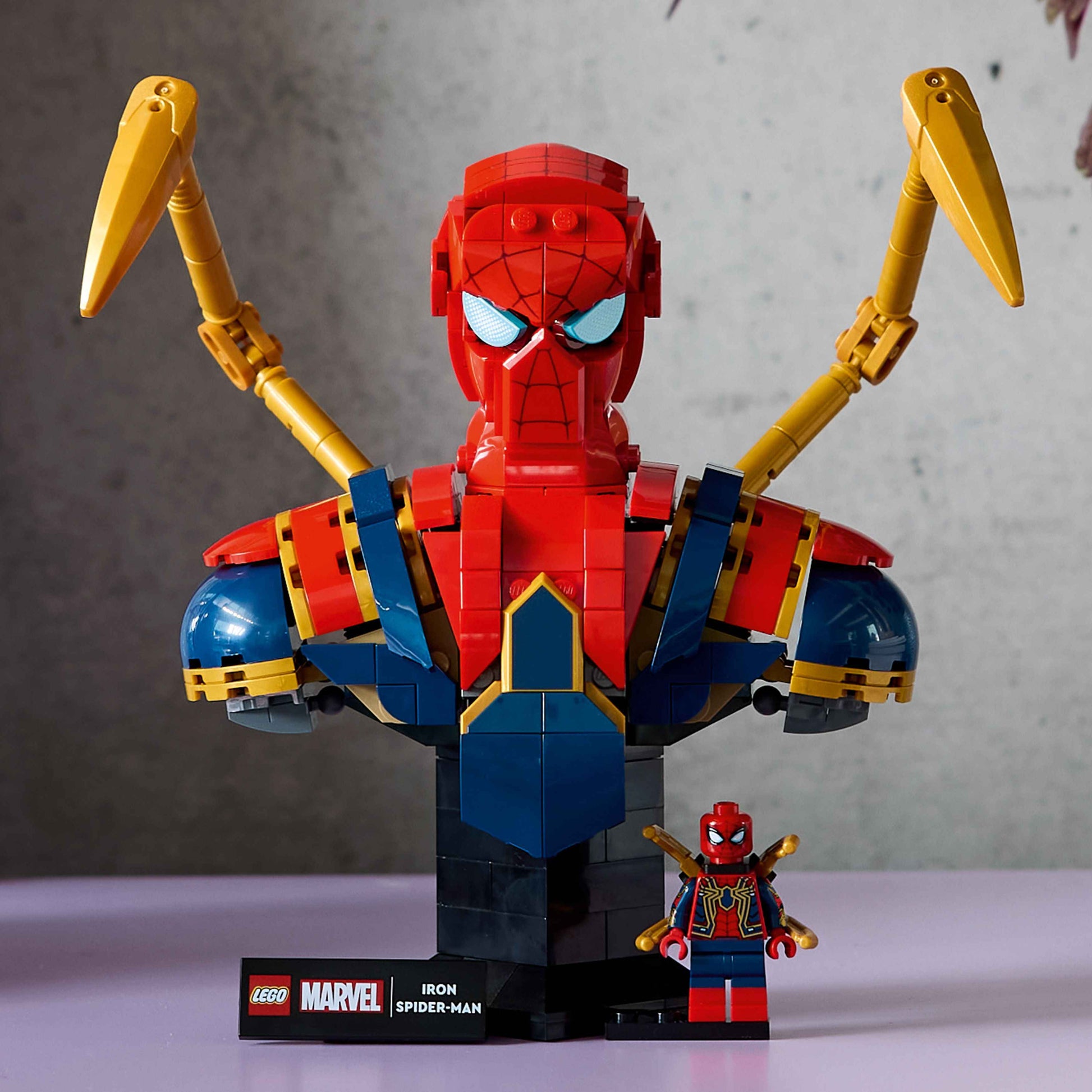 Lego Marvel Iron Spider-Man Bust Collectable Toys & Games > Toys > Construction Toys > Interlocking Blocks > LEGO > Other LEGO Sets