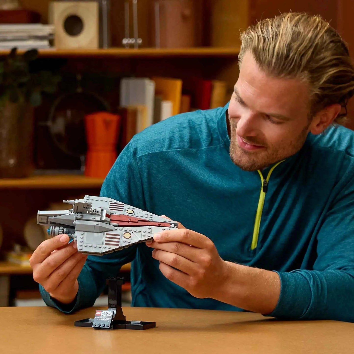 Lego Star Wars Acclamator-Class Assault Ship Toys & Games > Toys > Construction Toys > Interlocking Blocks > LEGO > LEGO Star Wars