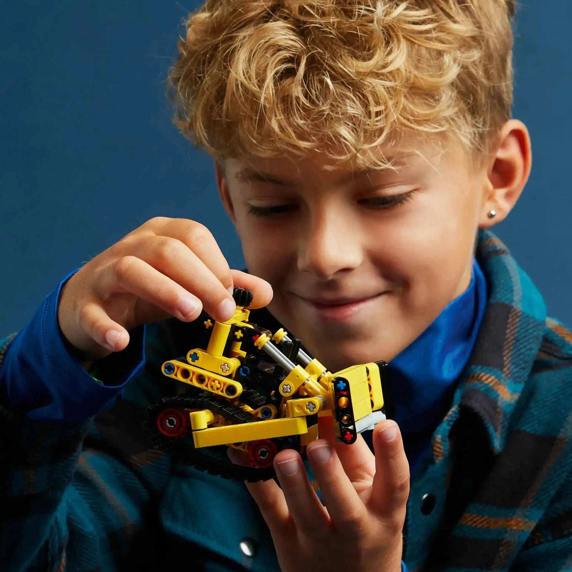 Lego Technic Heavy-Duty Bulldozer Toys & Games > Toys > Construction Toys > Interlocking Blocks > LEGO > LEGO Technic