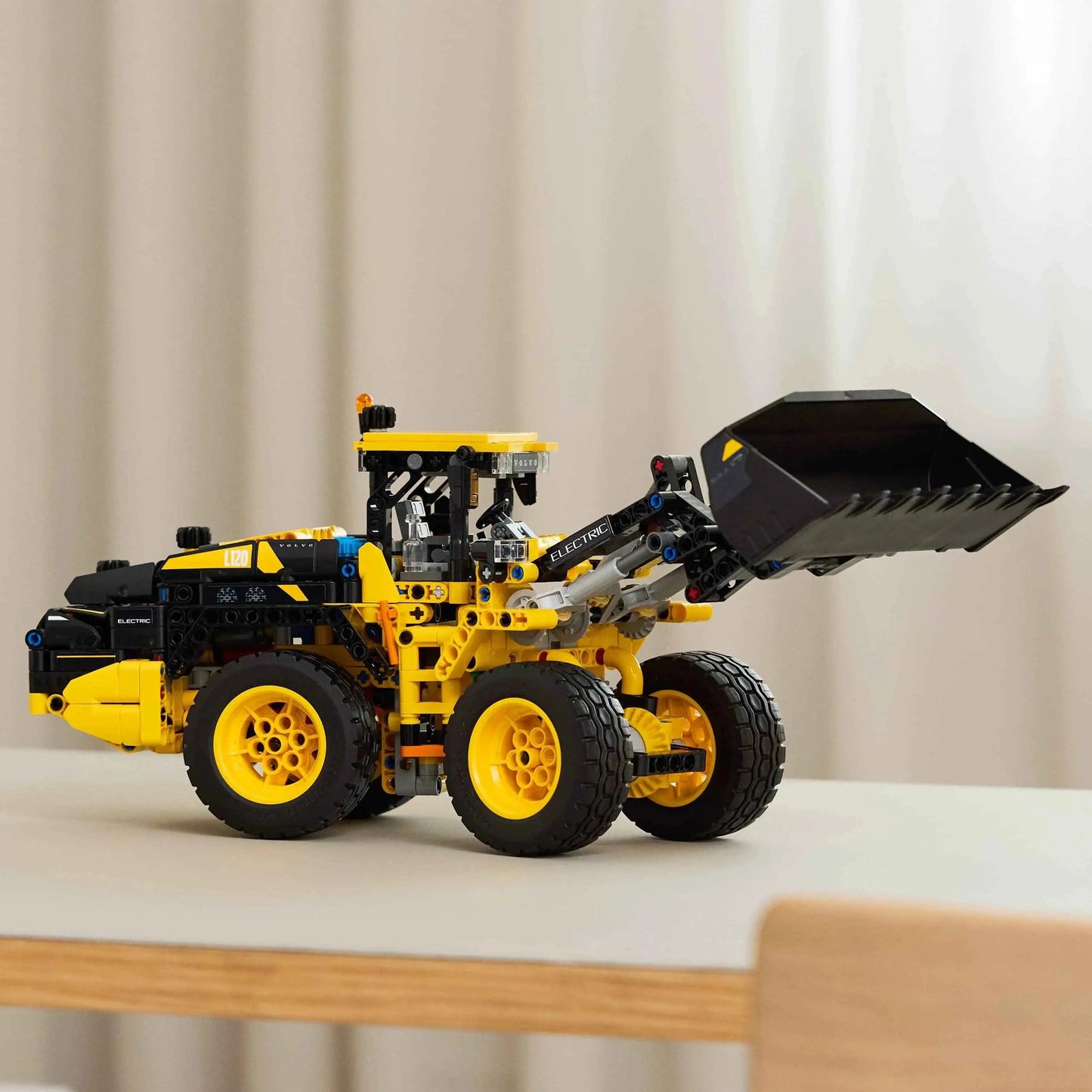 Lego Technic Volvo L120 Electric Wheel Loader Toys & Games > Toys > Construction Toys > Interlocking Blocks > LEGO > LEGO Technic