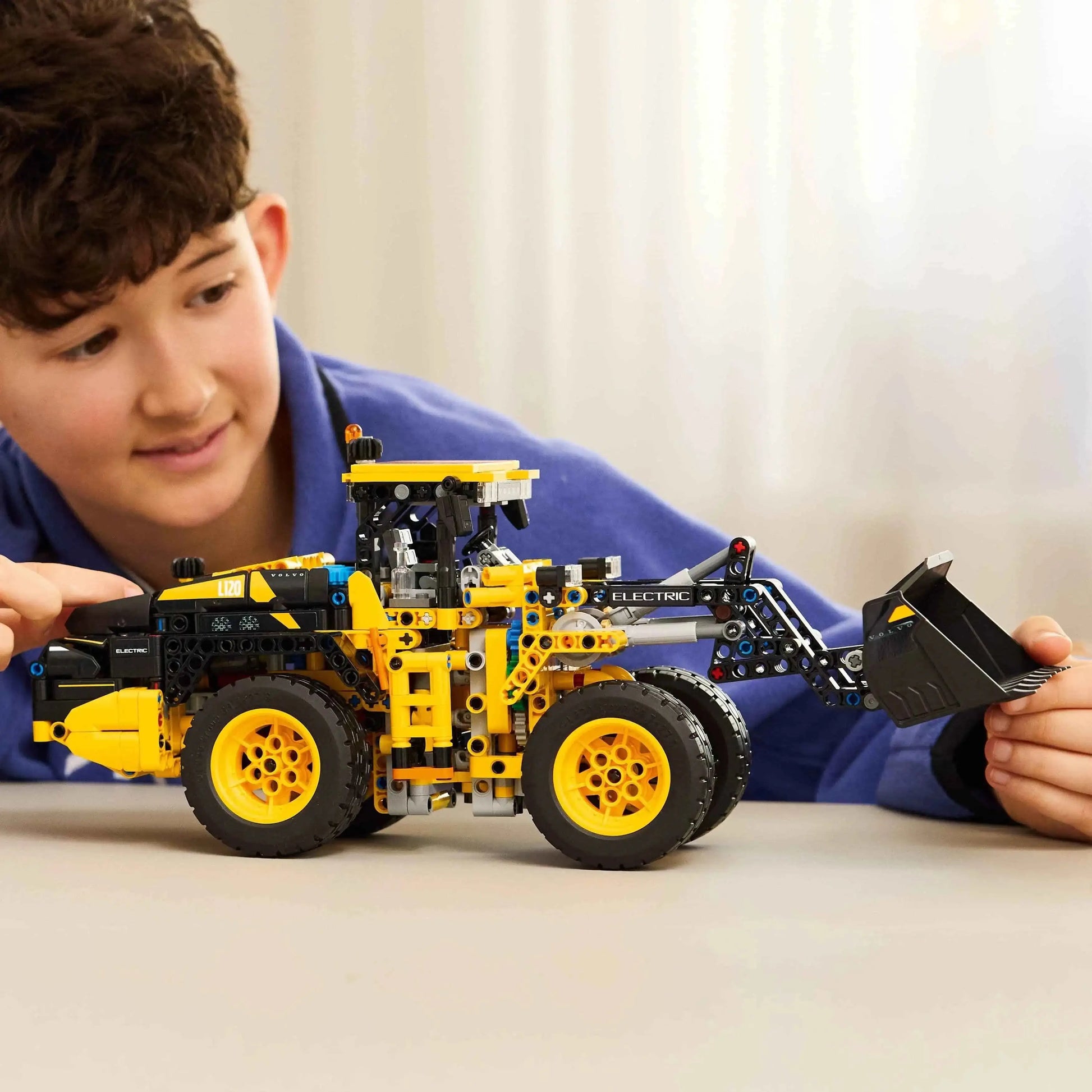 Lego Technic Volvo L120 Electric Wheel Loader Toys & Games > Toys > Construction Toys > Interlocking Blocks > LEGO > LEGO Technic