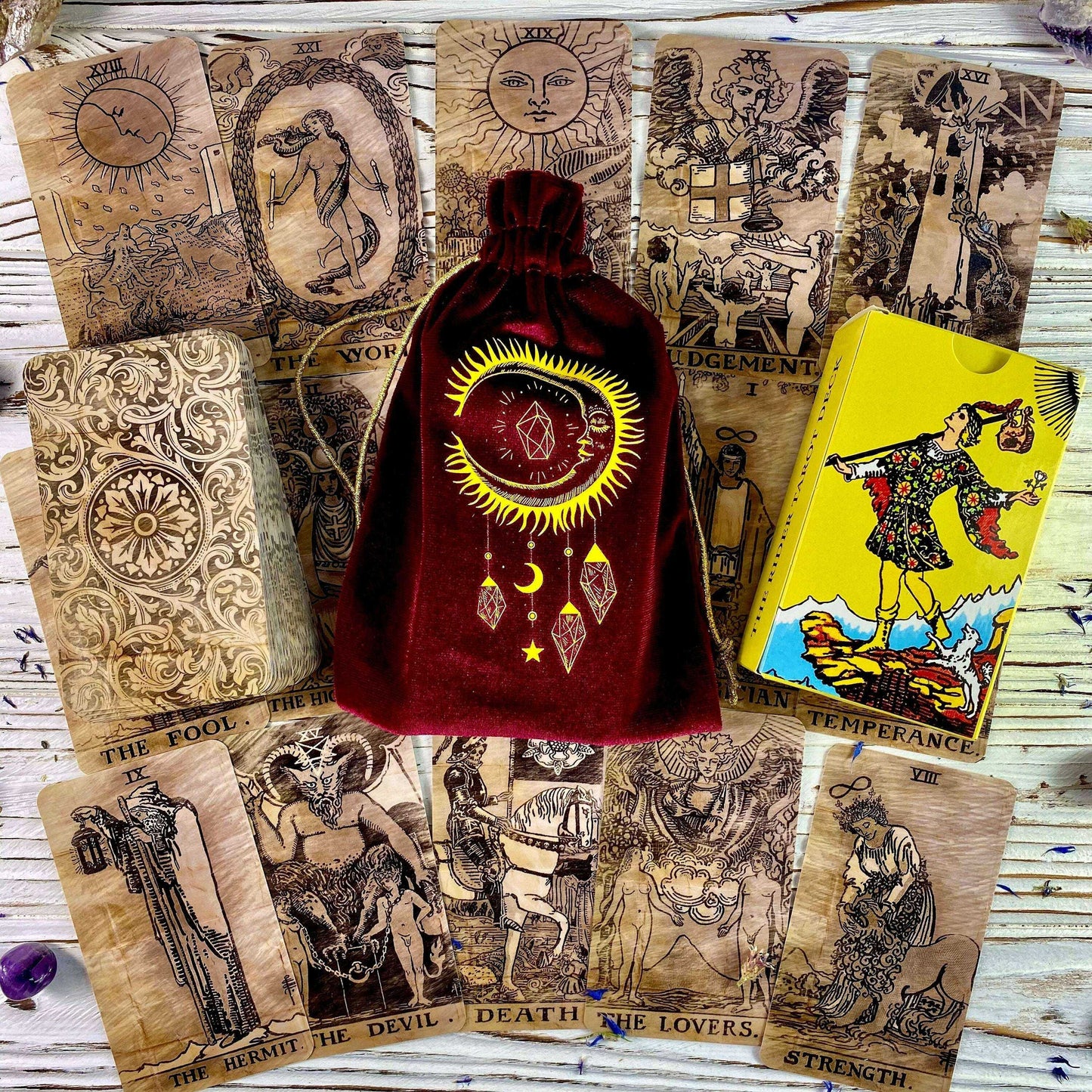 Velvet Tarot Bag Red and Gold - Luxurious Protection for Your Tarot Cards Adults